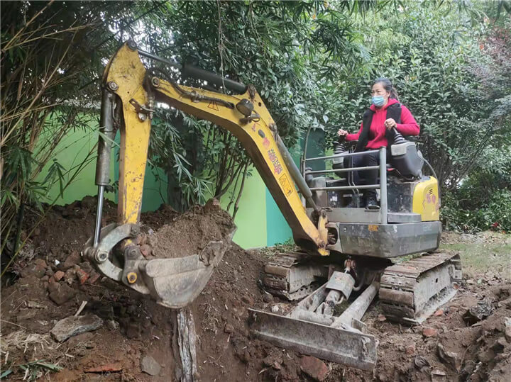 挖掘机的日常维护和故障维修