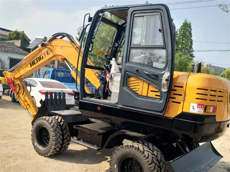 出租恒特轮式小挖机